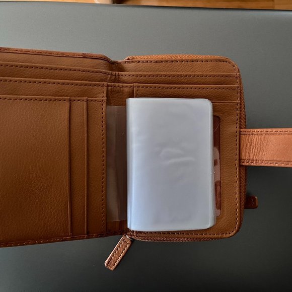 FOSSIL Leather Brown Zip Wallet - Picture 3 of 5